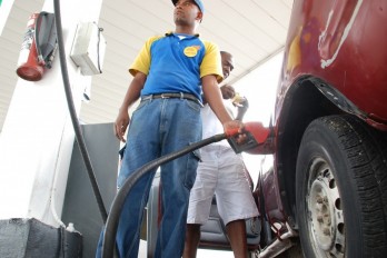 La gasolina no para de subir, llegó a $264.7  y $248.1