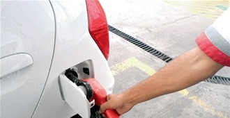 Rebajan $4.70 y $ 4.40 a la gasolina; $3.70 al gasoil; el GLP bajó a $107.60