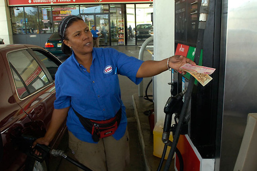 Rebajan $11.60 a la gasolina Premium y un peso al gas licuado de petróleo