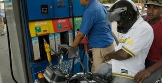 Aumentan precios de los combustibles excepto gasolina  y  gas natural