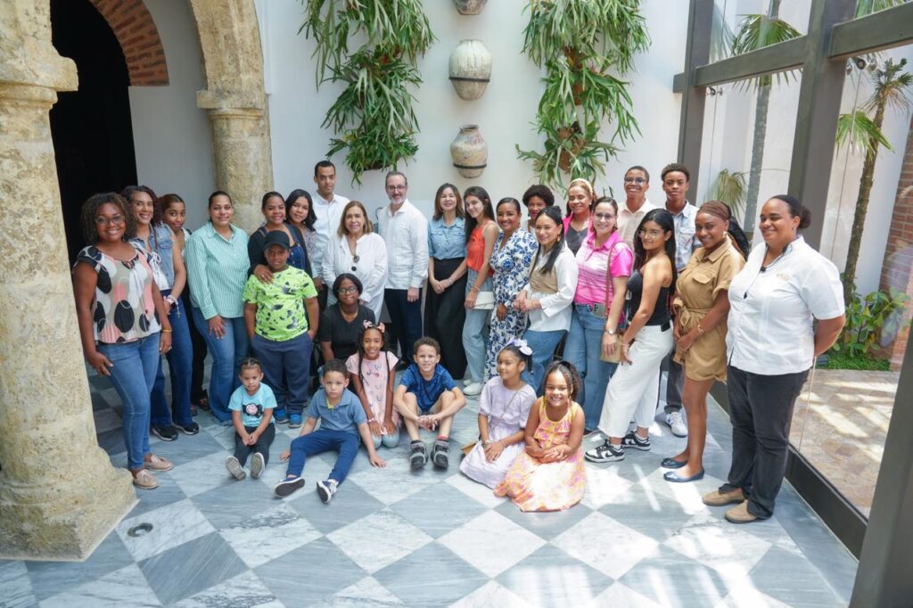 Foto grupal cronistas sociales